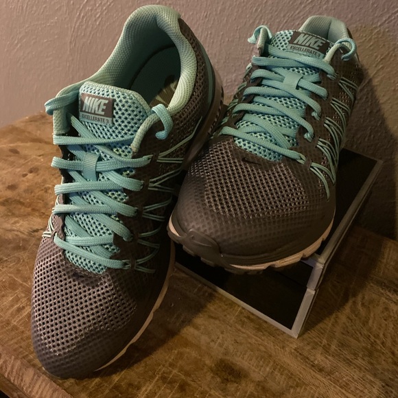 Nike - Picture 3 of 3